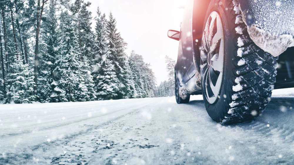 Pregatirea masinii pentru sezonul rece: Ghid detaliat pentru conducatorii responsabili
